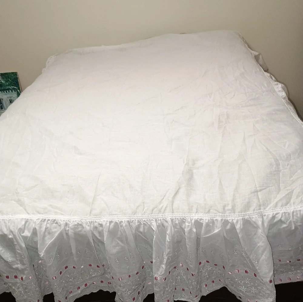 White Full Size Dust Ruffle Bed Skirt Eyelet Pattern & Pink Ribbon Accents - Picture 8 of 9